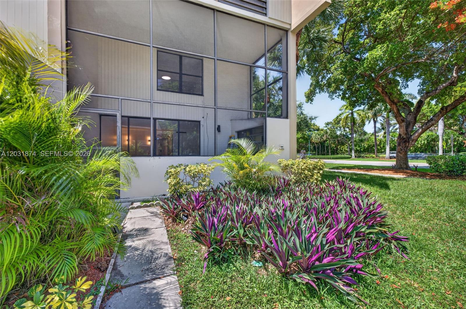 20300 W Country Club Dr # 3 Unit: 106-3