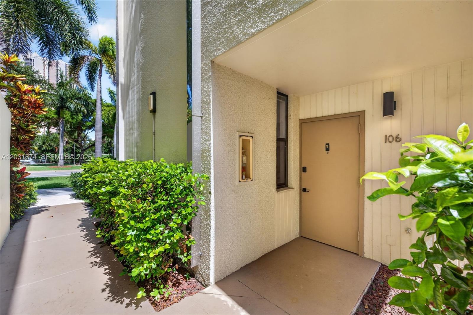 20300 W Country Club Dr # 3 Unit: 106-3