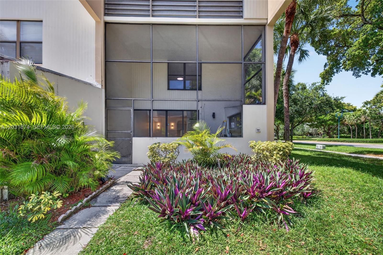 20300 W Country Club Dr # 3 Unit: 106-3
