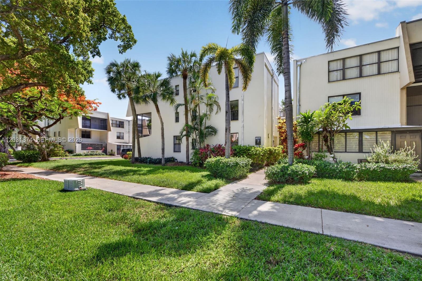 20300 W Country Club Dr # 3 Unit: 106-3