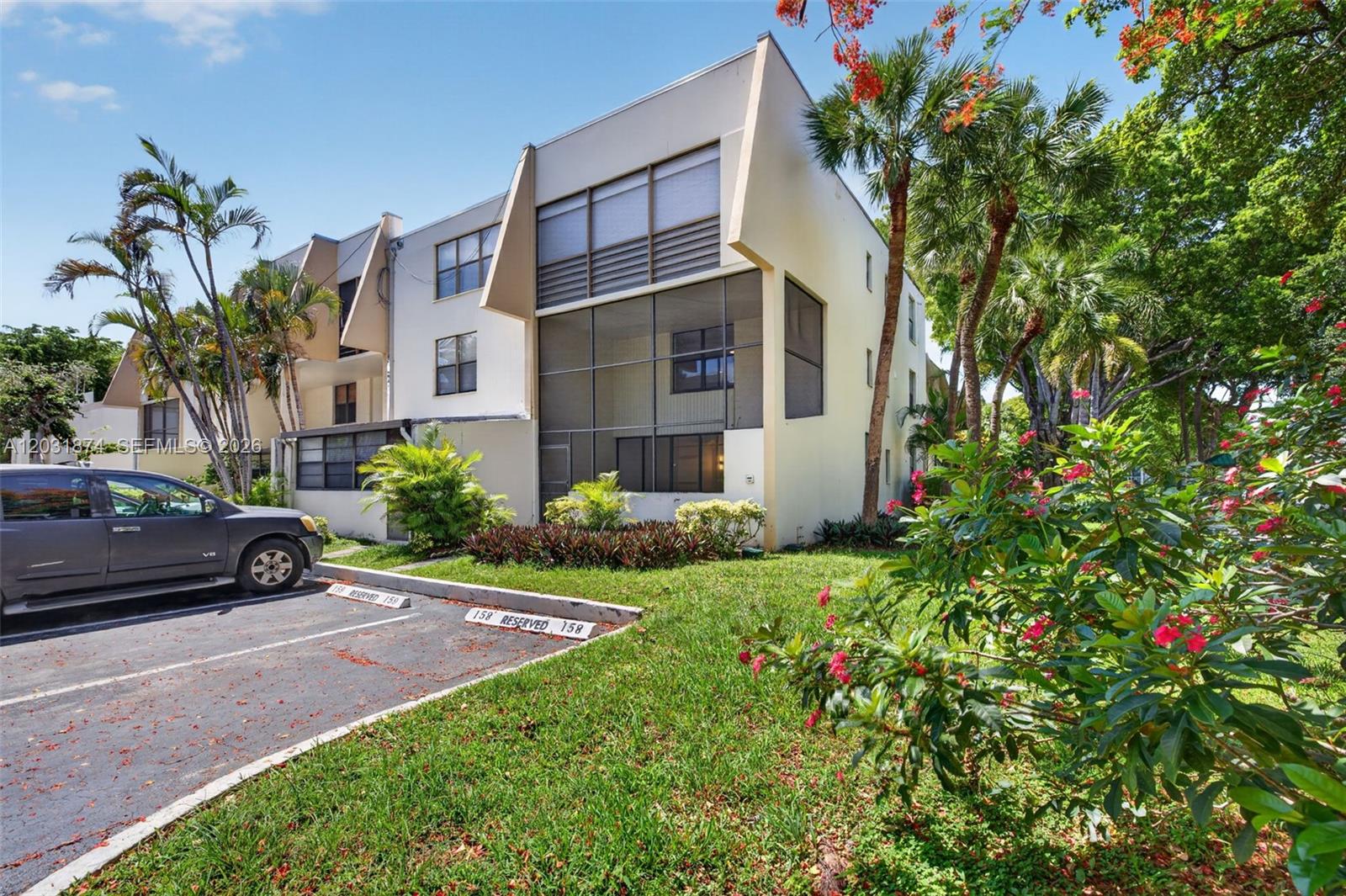 20300 W Country Club Dr # 3 Unit: 106-3