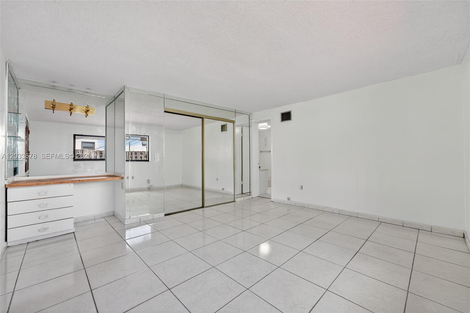 20 E 52nd Pl