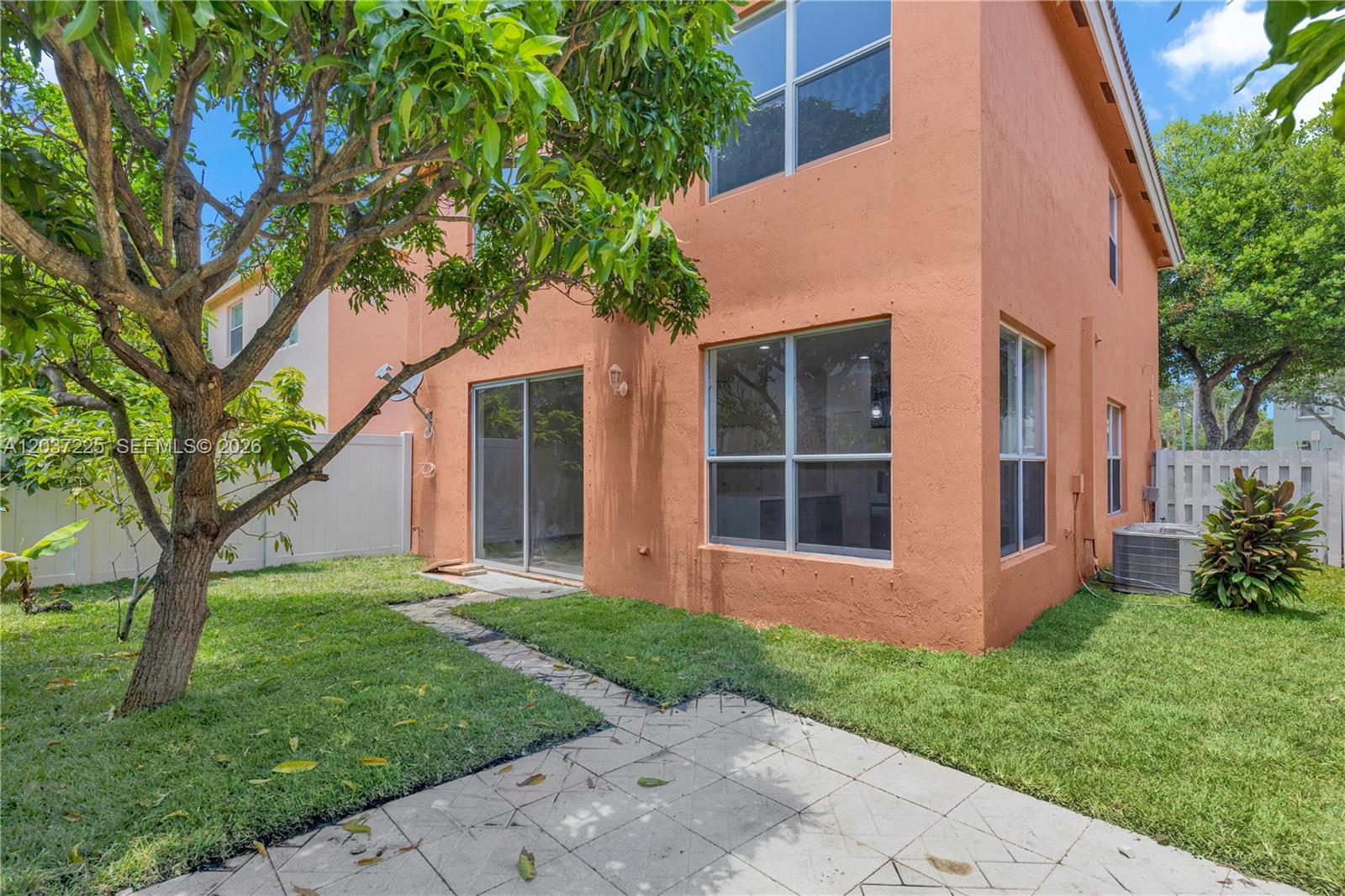 4331 Lake Tahoe Cir