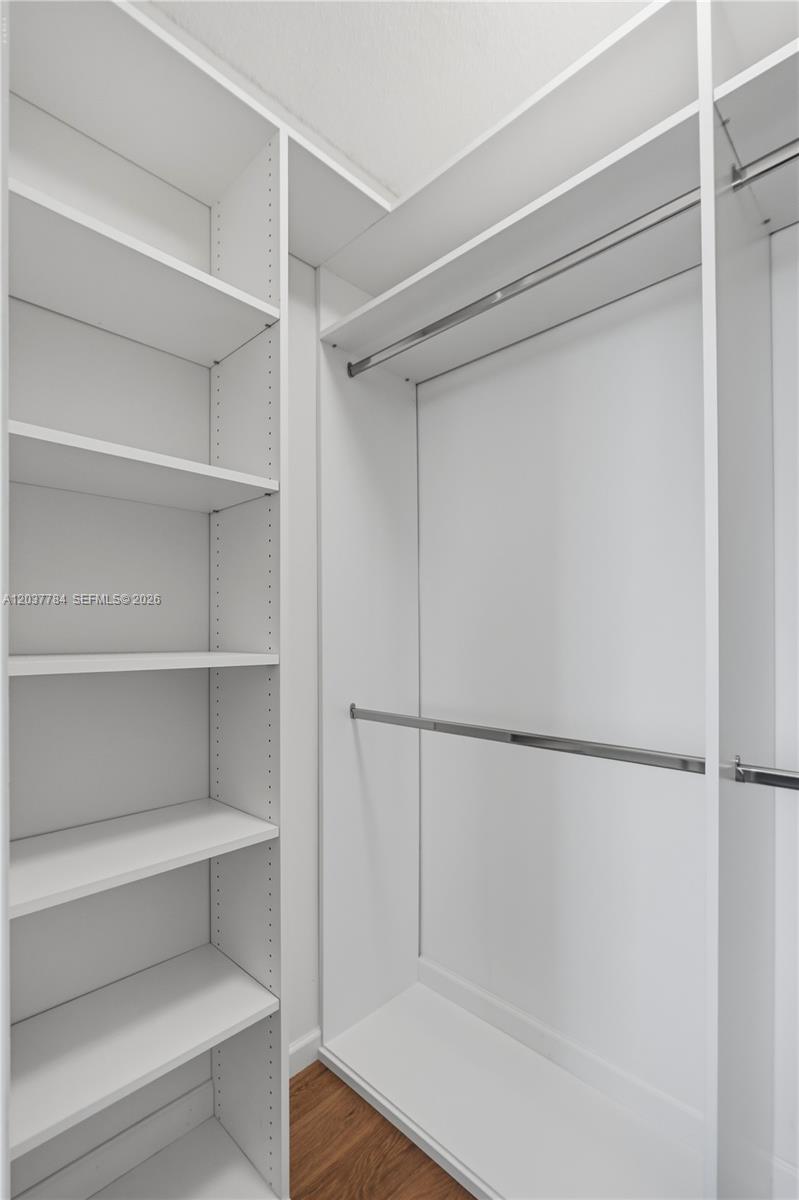 20191 E Country Club Dr # 803