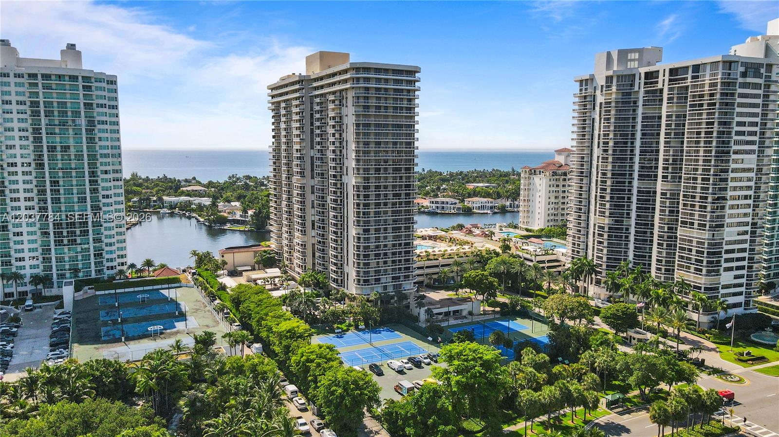 20191 E Country Club Dr # 803