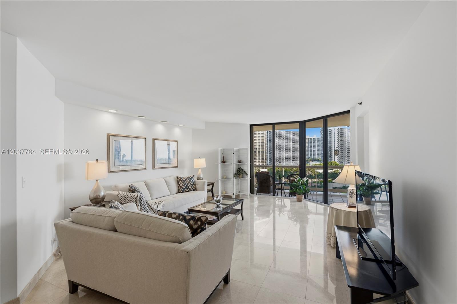 20191 E Country Club Dr # 803