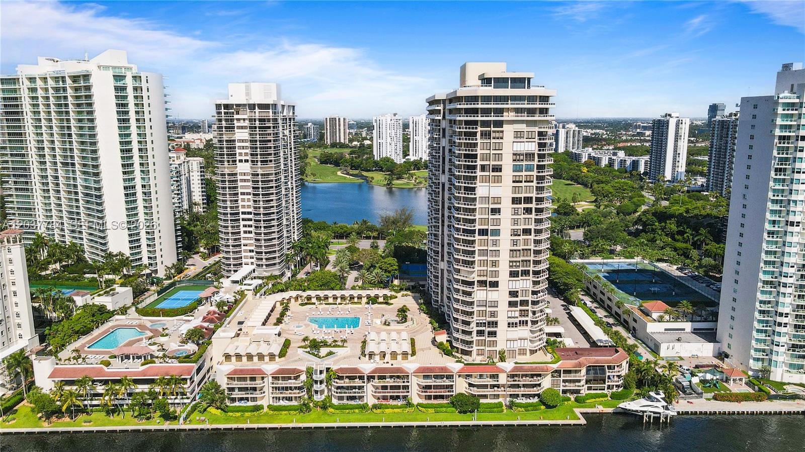 20191 E Country Club Dr # 803