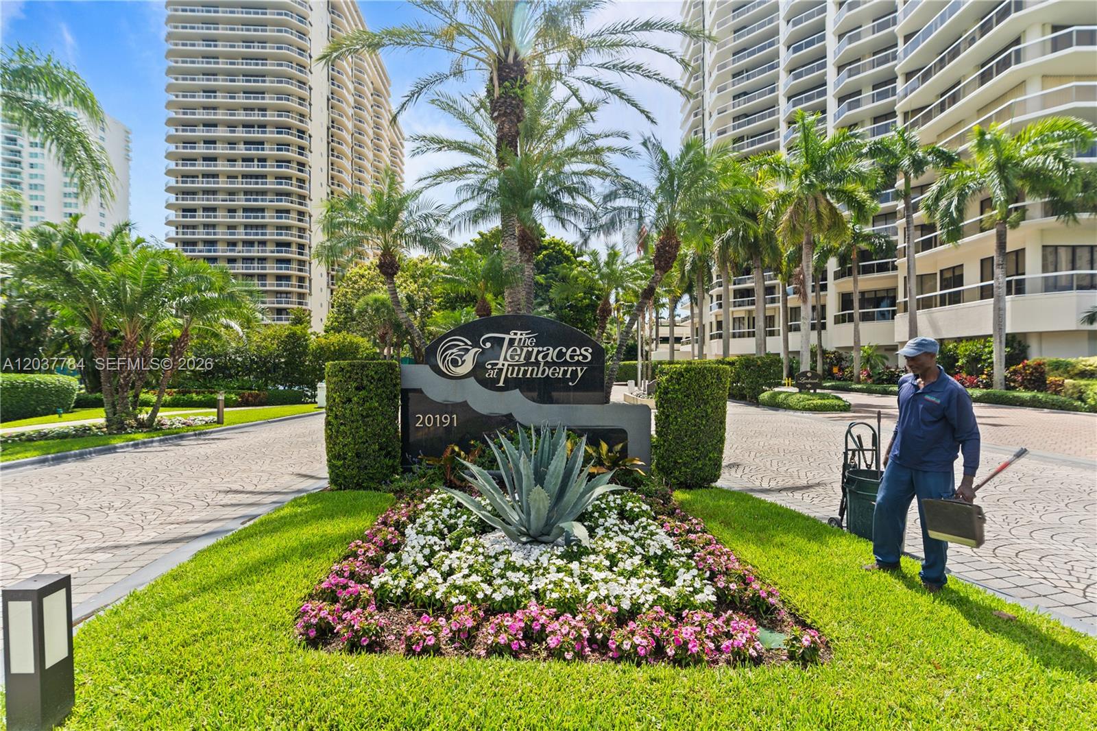 20191 E Country Club Dr # 803
