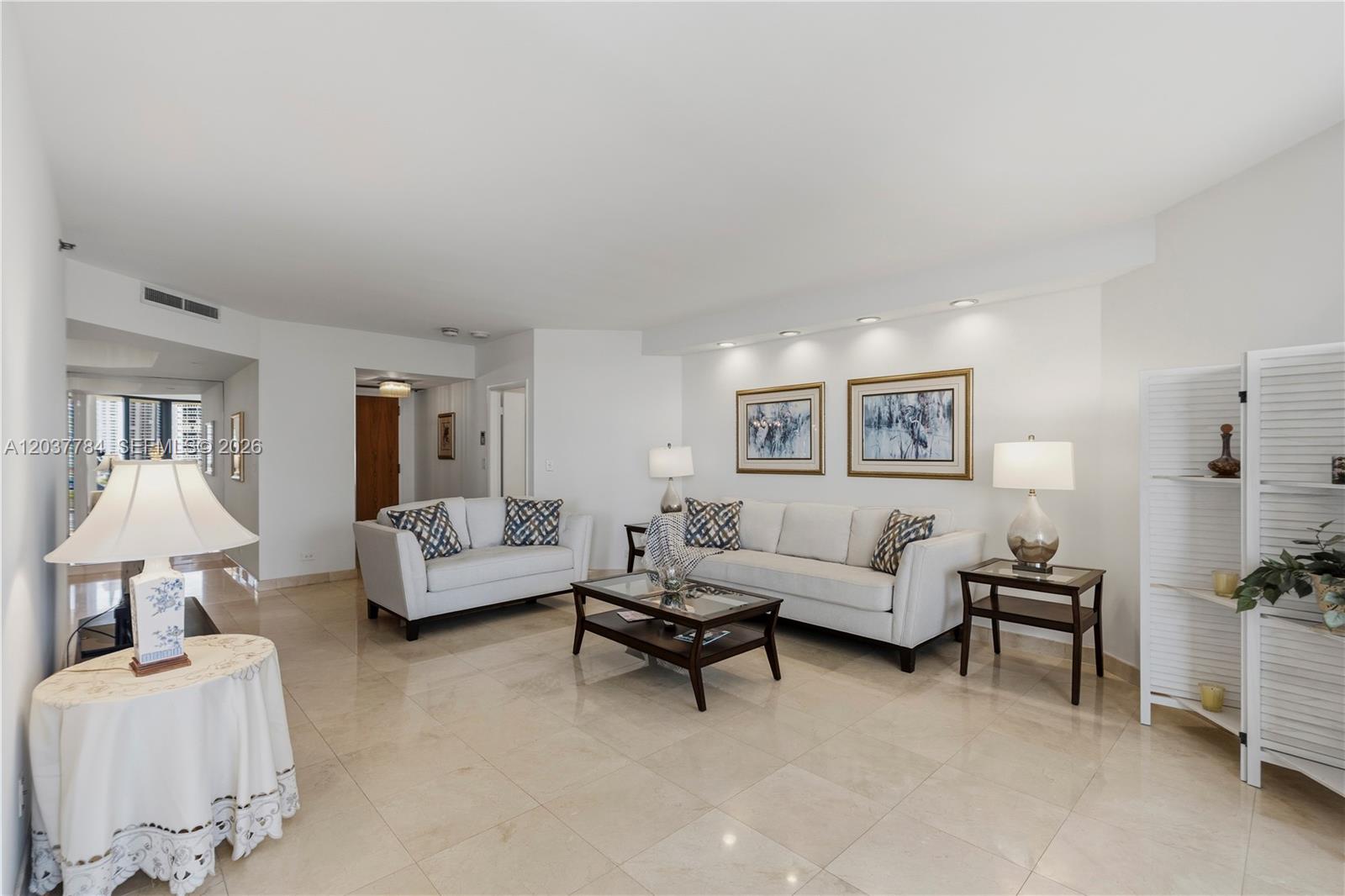 20191 E Country Club Dr # 803