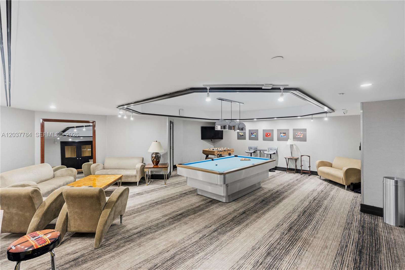 20191 E Country Club Dr # 803