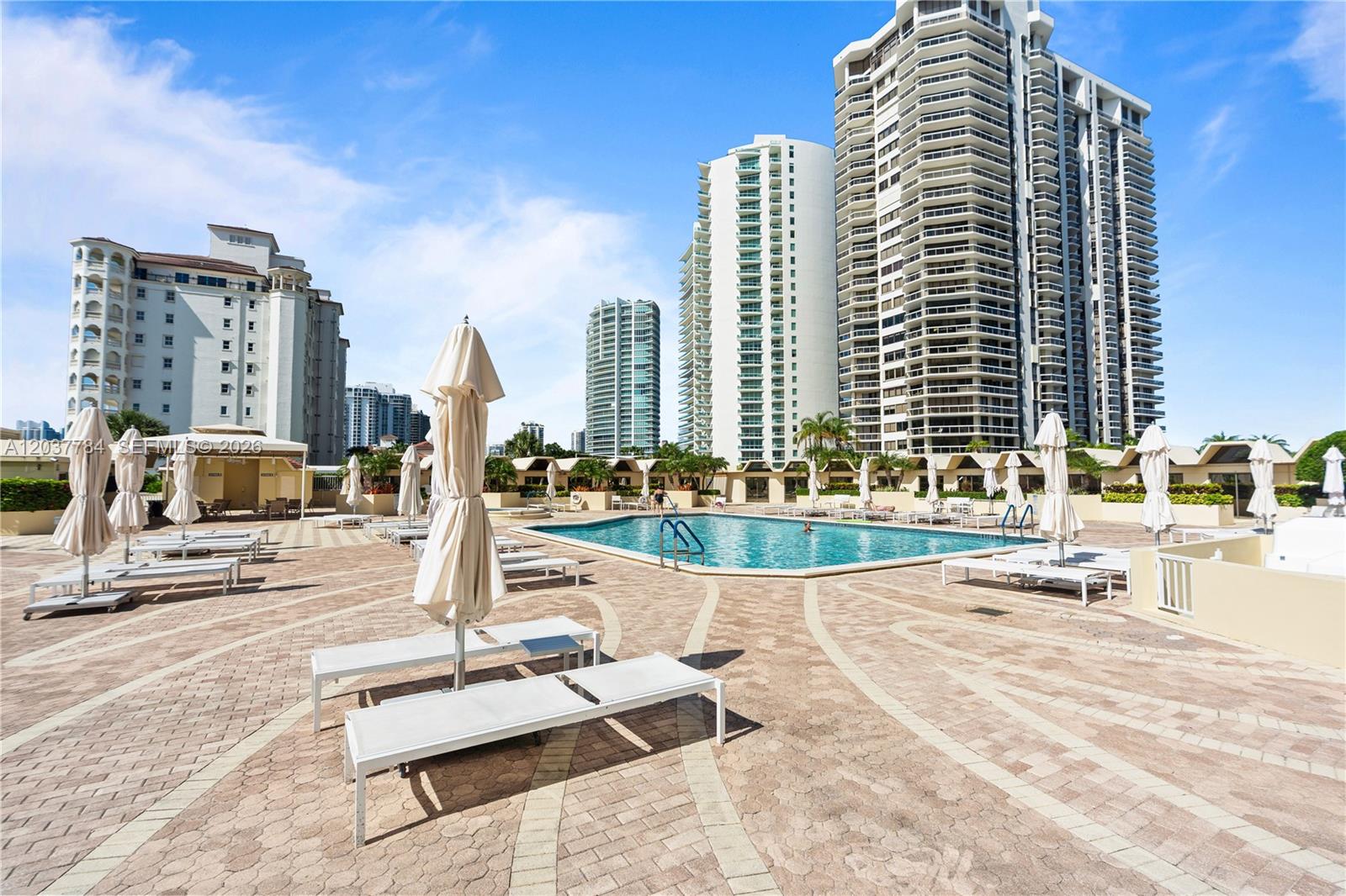 20191 E Country Club Dr # 803
