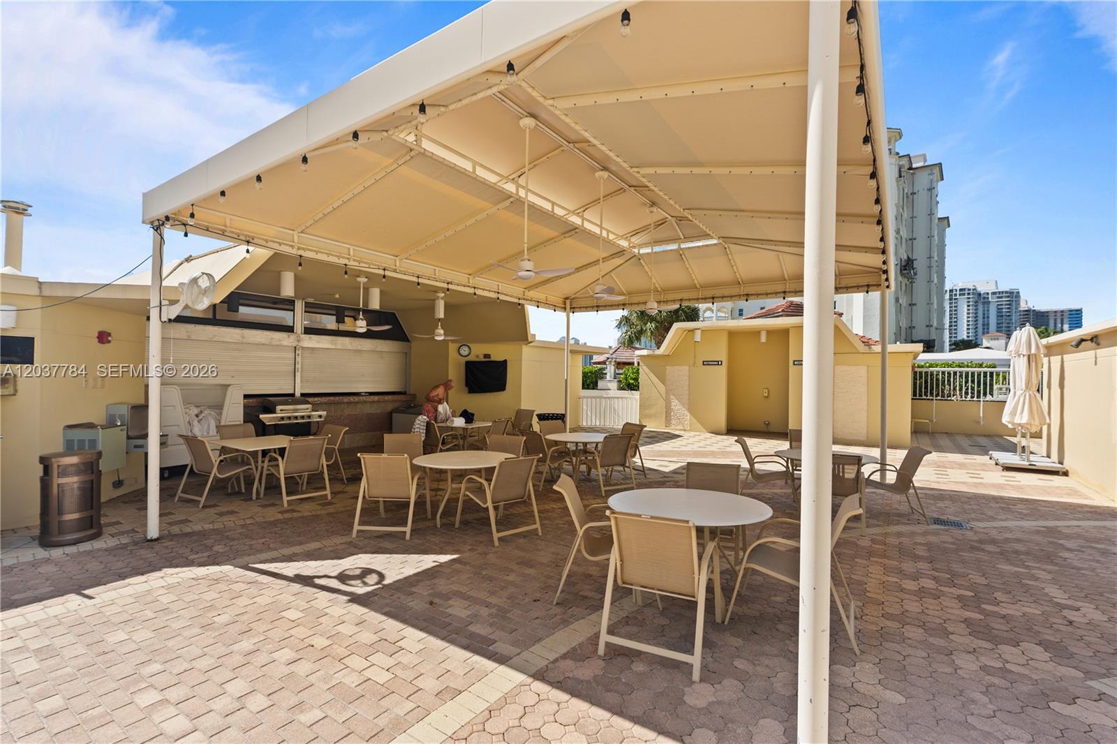 20191 E Country Club Dr # 803