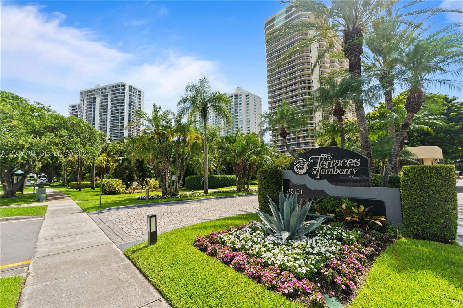 20191 E Country Club Dr # 803