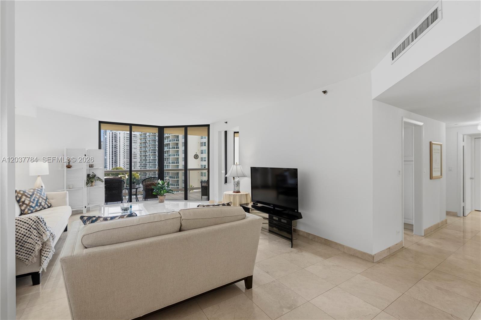 20191 E Country Club Dr # 803