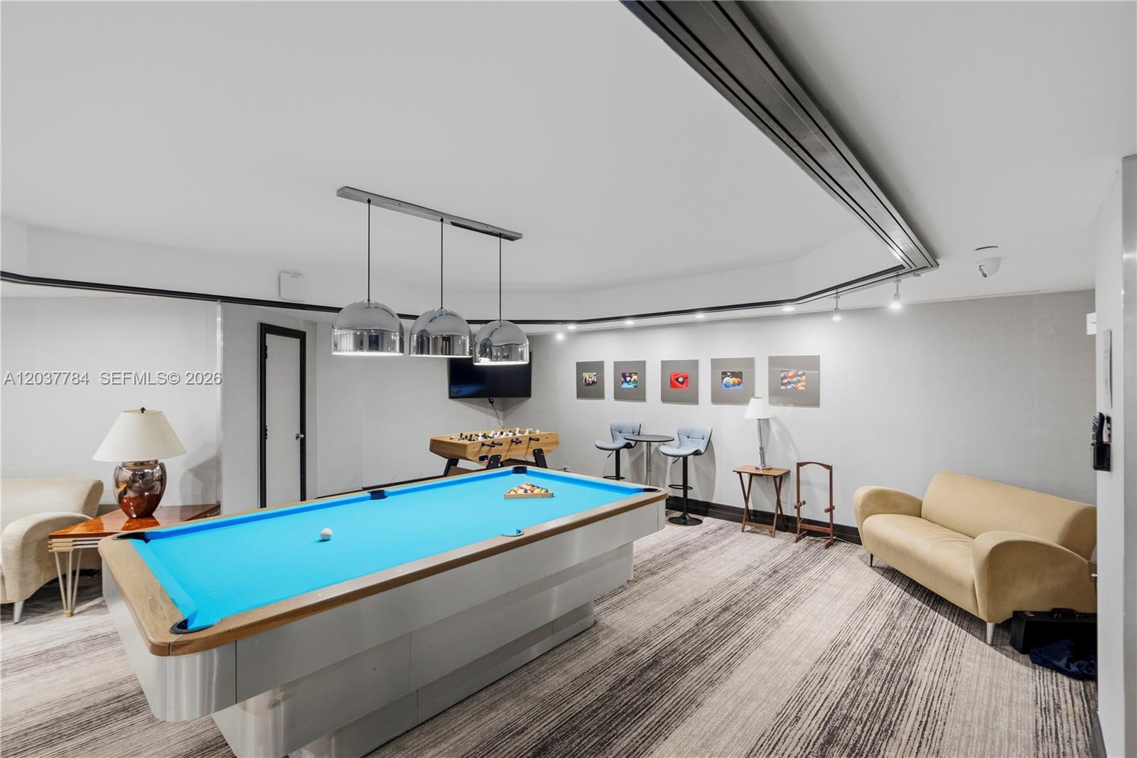 20191 E Country Club Dr # 803