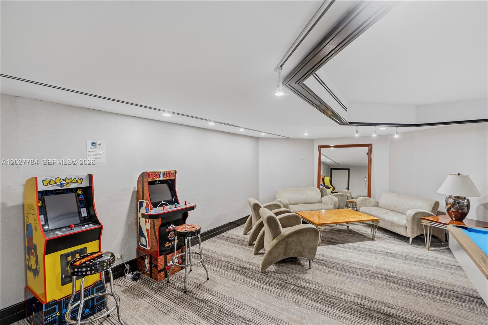 20191 E Country Club Dr # 803
