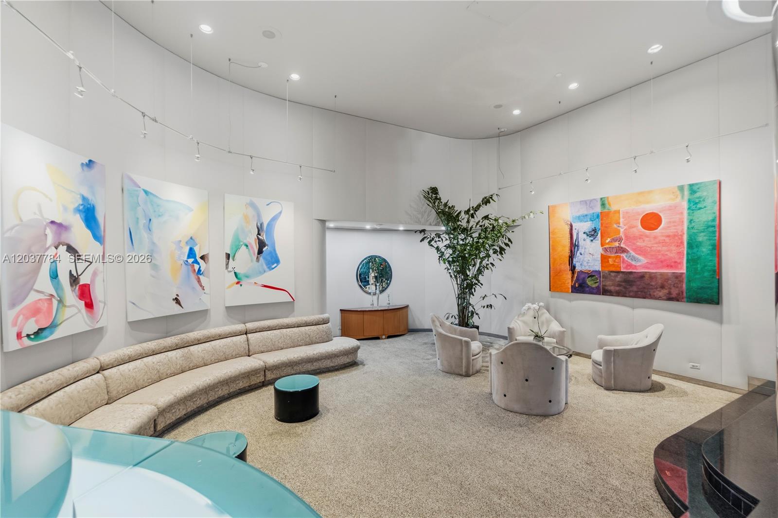 20191 E Country Club Dr # 803