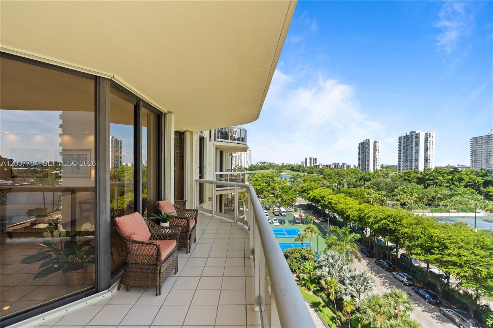 20191 E Country Club Dr # 803