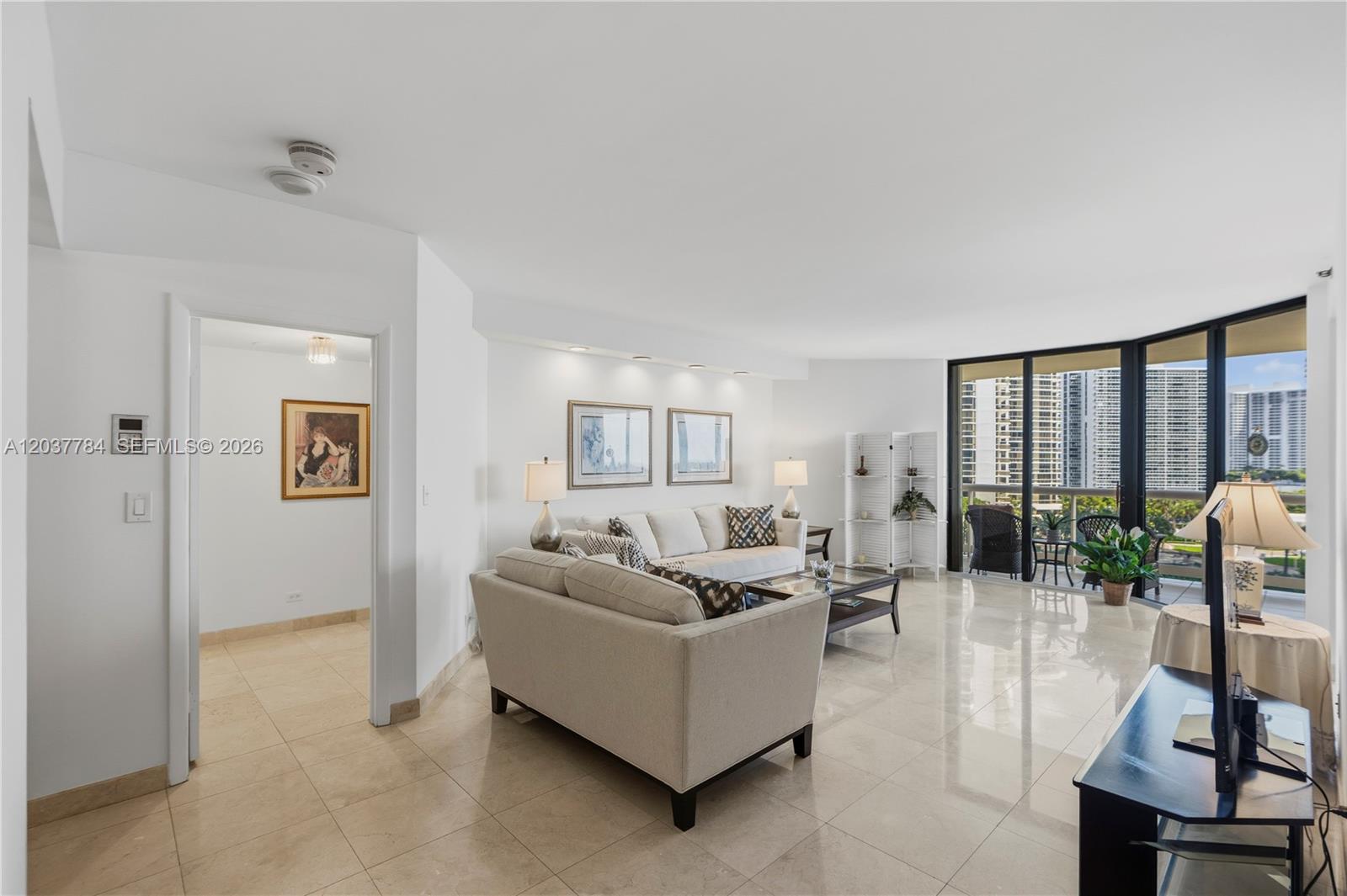 20191 E Country Club Dr # 803
