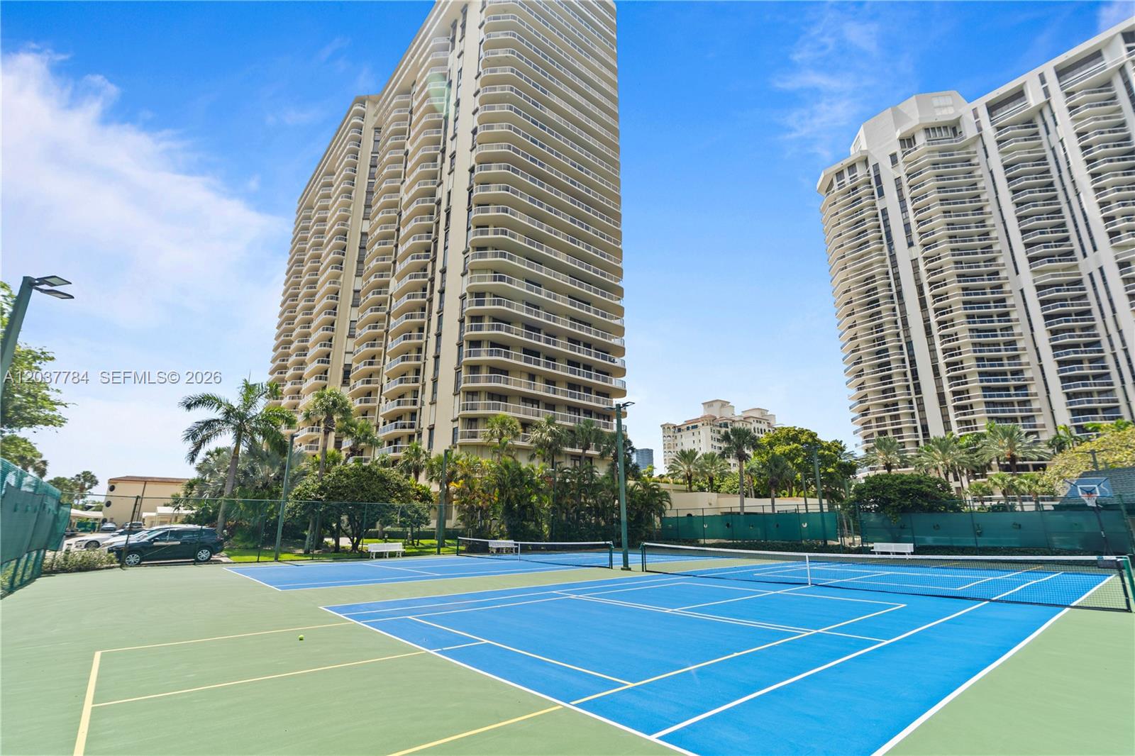 20191 E Country Club Dr # 803