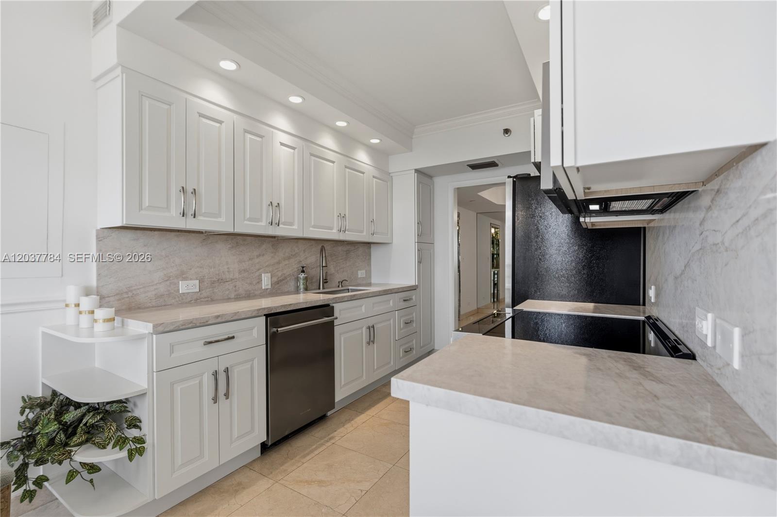 20191 E Country Club Dr # 803