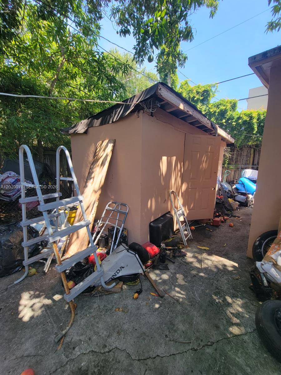 75 NE 49th St