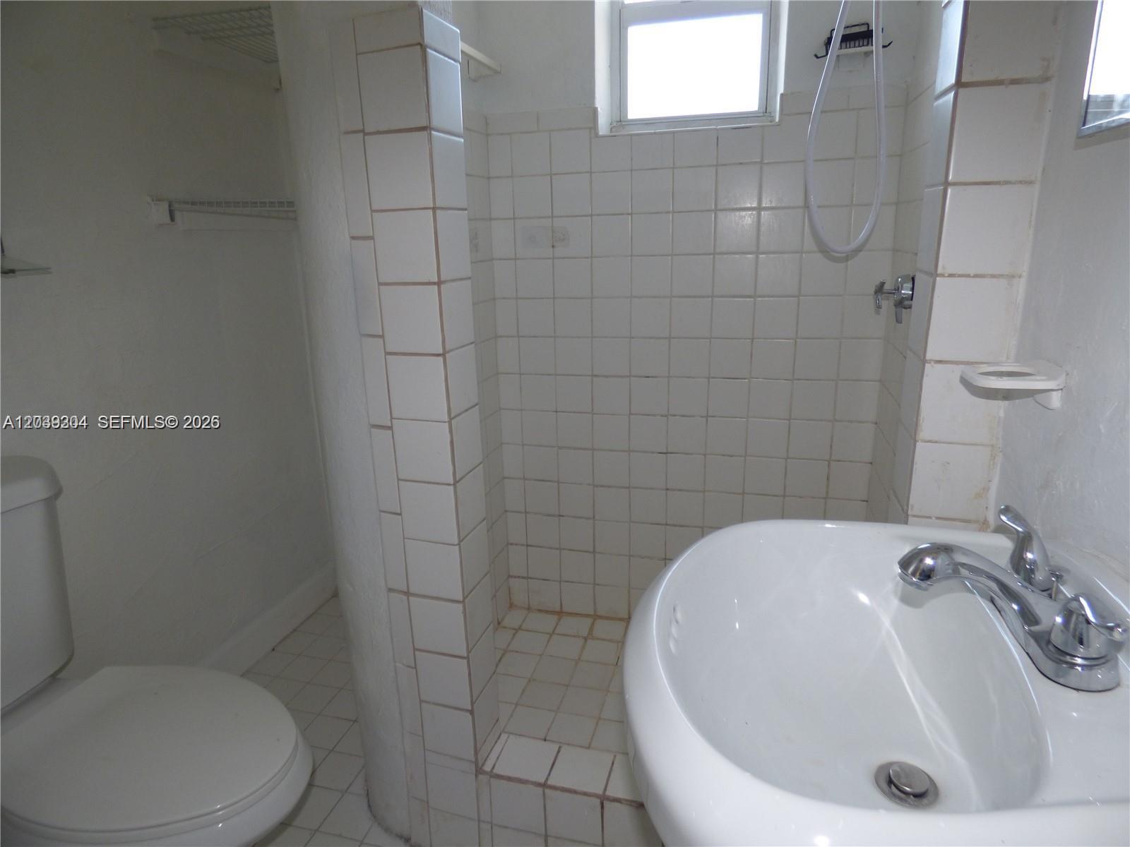 411 Columbus Pkwy # 5 Unit: 1-5