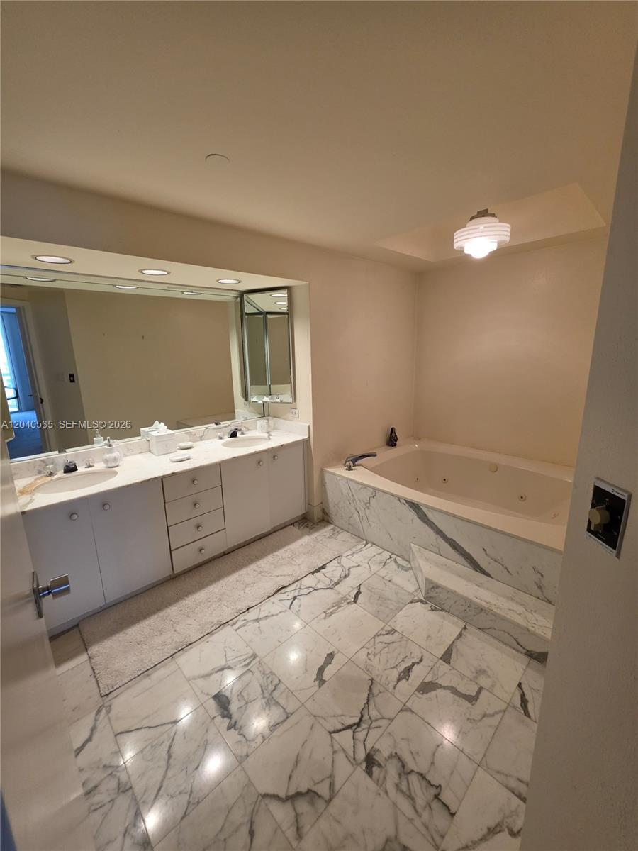 20191 E Country Club Dr # 1805