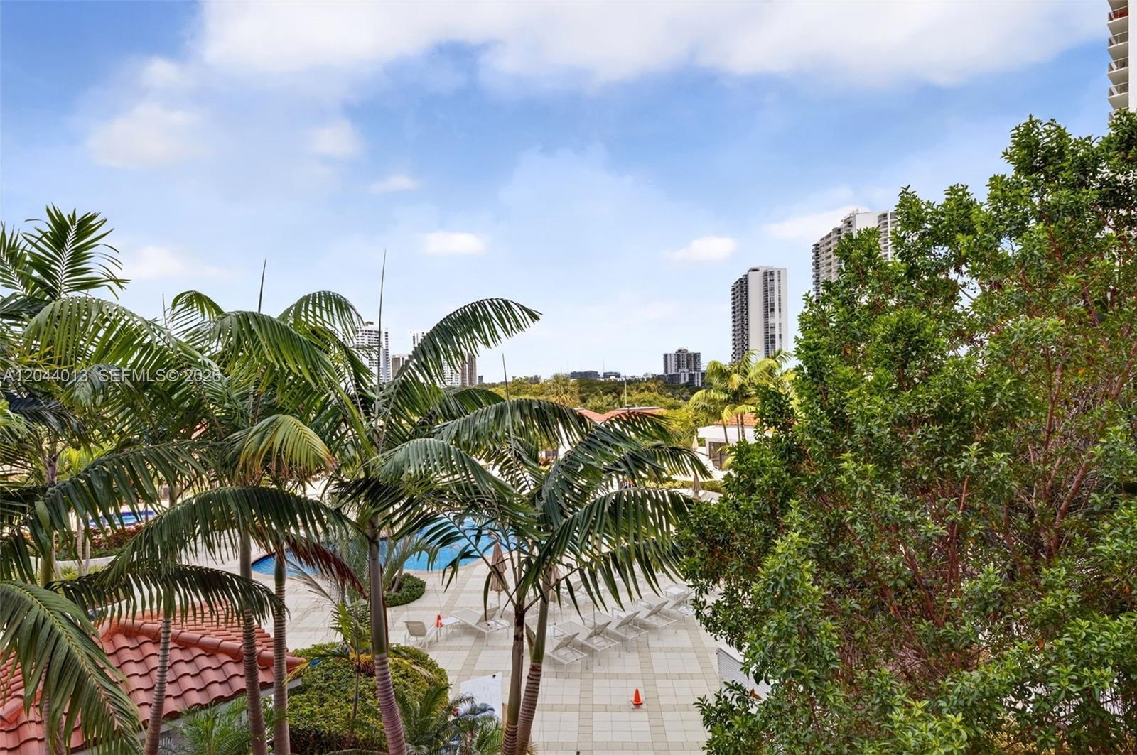 20281 E Country Club Dr # 407