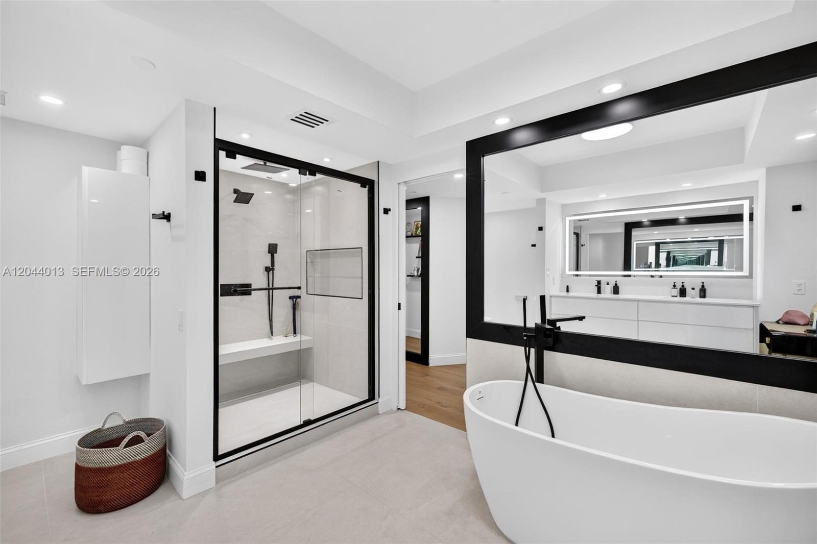 20281 E Country Club Dr # 407
