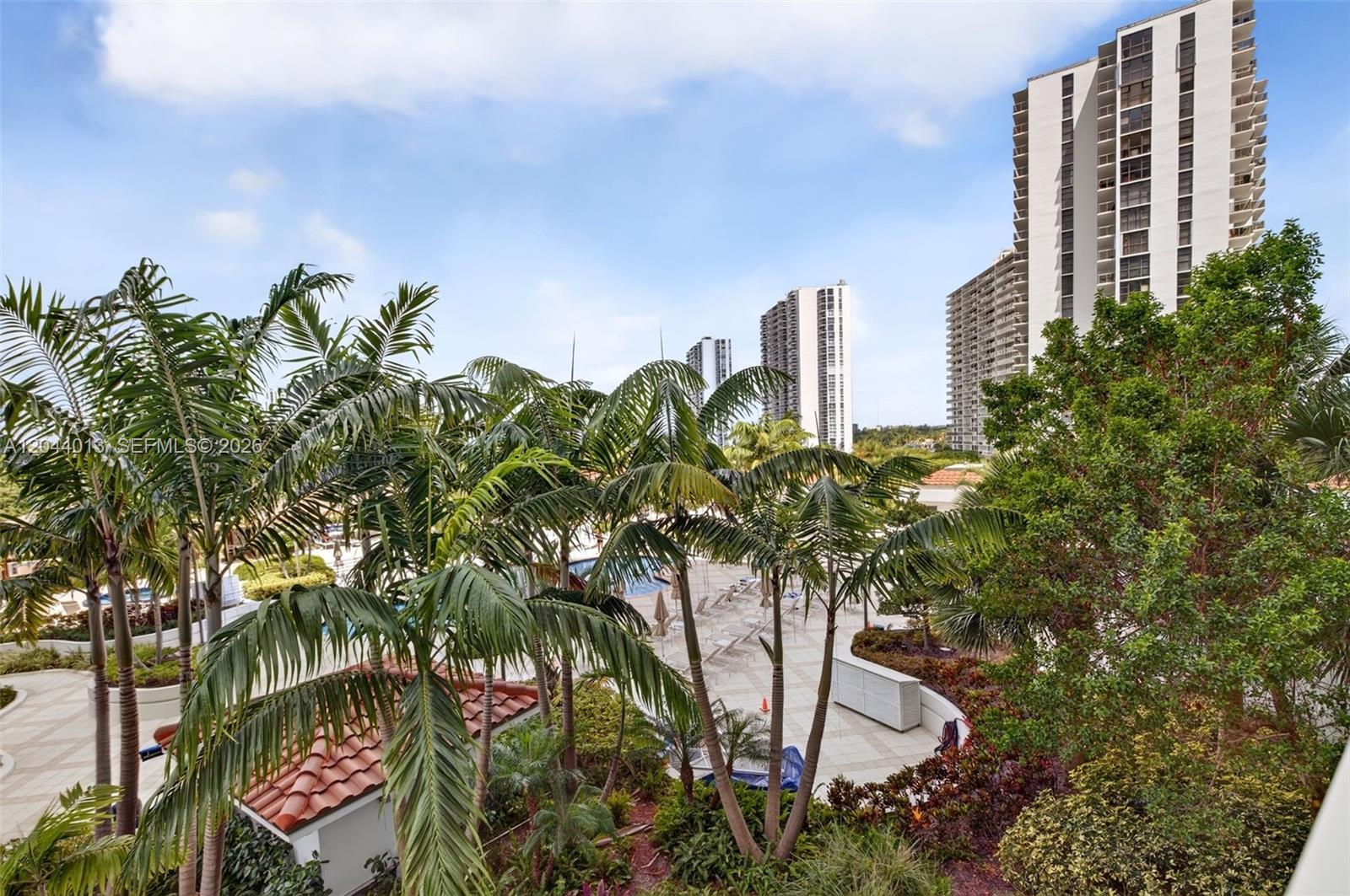 20281 E Country Club Dr # 407