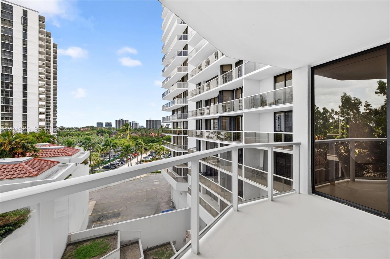 20281 E Country Club Dr # 407