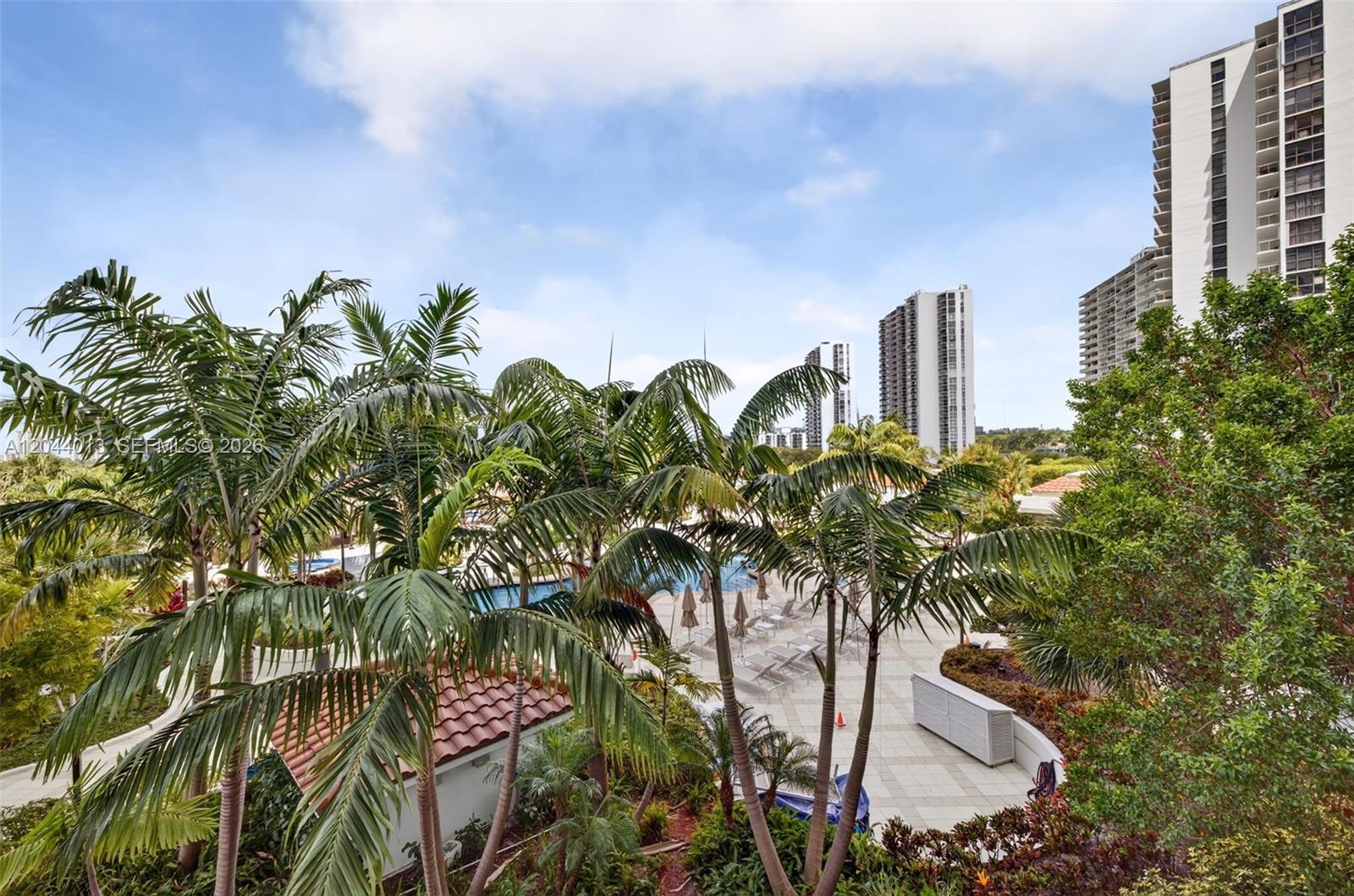 20281 E Country Club Dr # 407