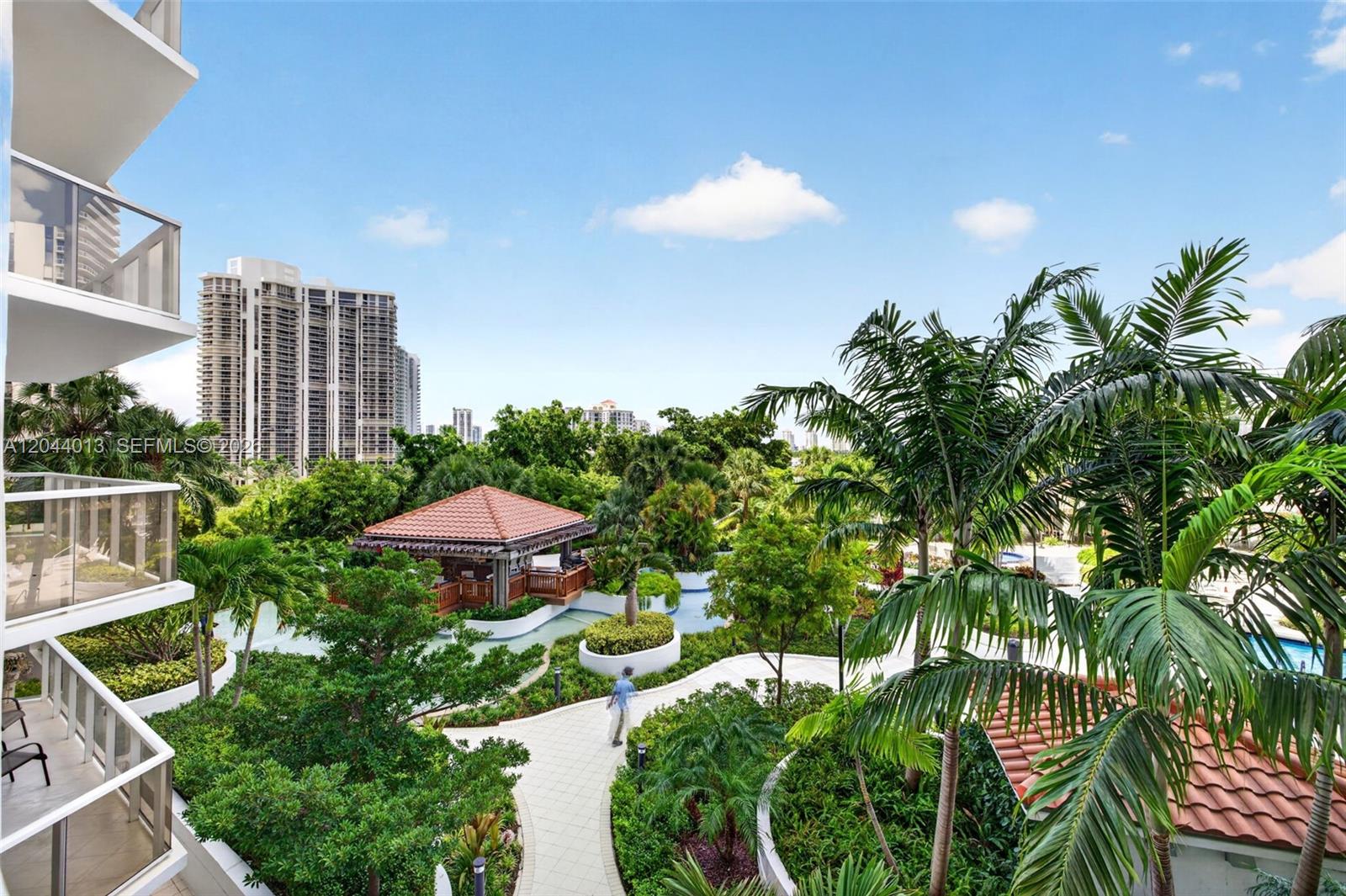 20281 E Country Club Dr # 407