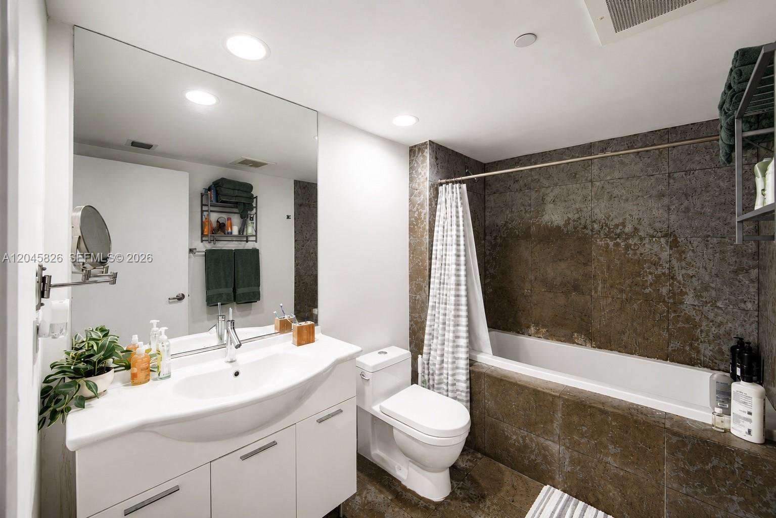 475 Brickell Ave # 2010