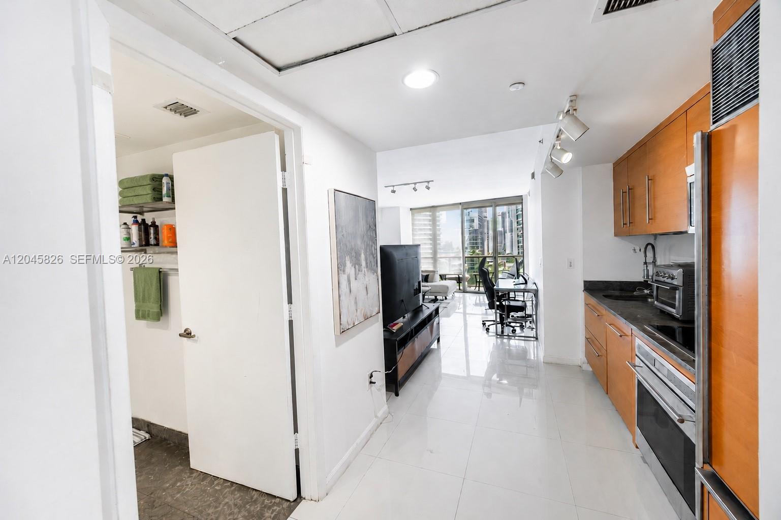 475 Brickell Ave # 2010