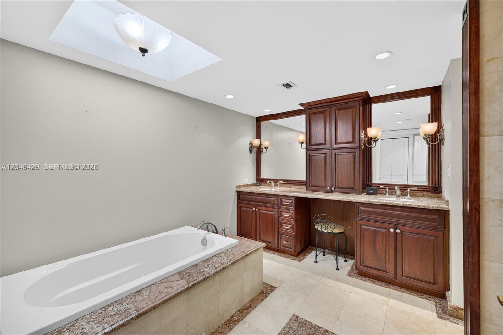 19667 Turnberry Way # 19K