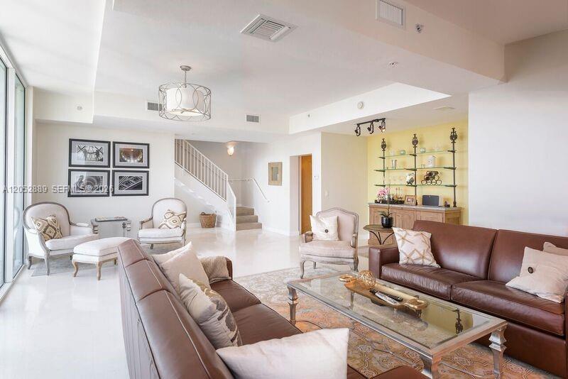 19400 Turnberry Way Unit: PH221