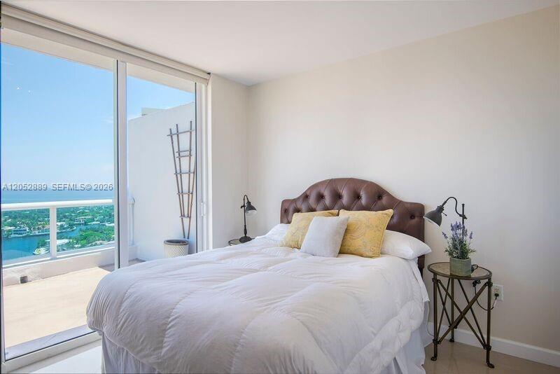 19400 Turnberry Way Unit: PH221
