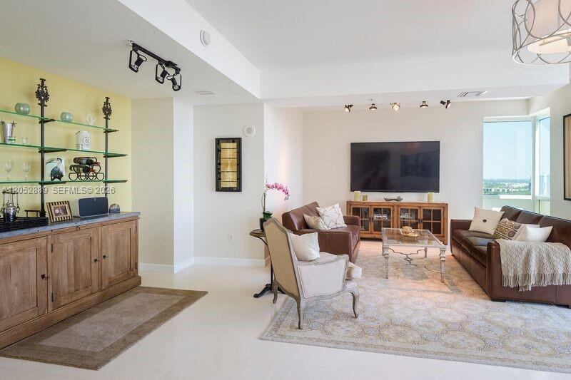 19400 Turnberry Way Unit: PH221