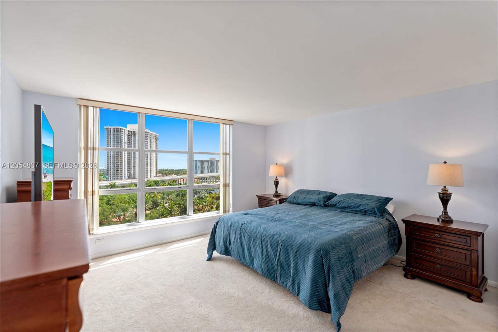 3600 Mystic Pointe Dr # 1207
