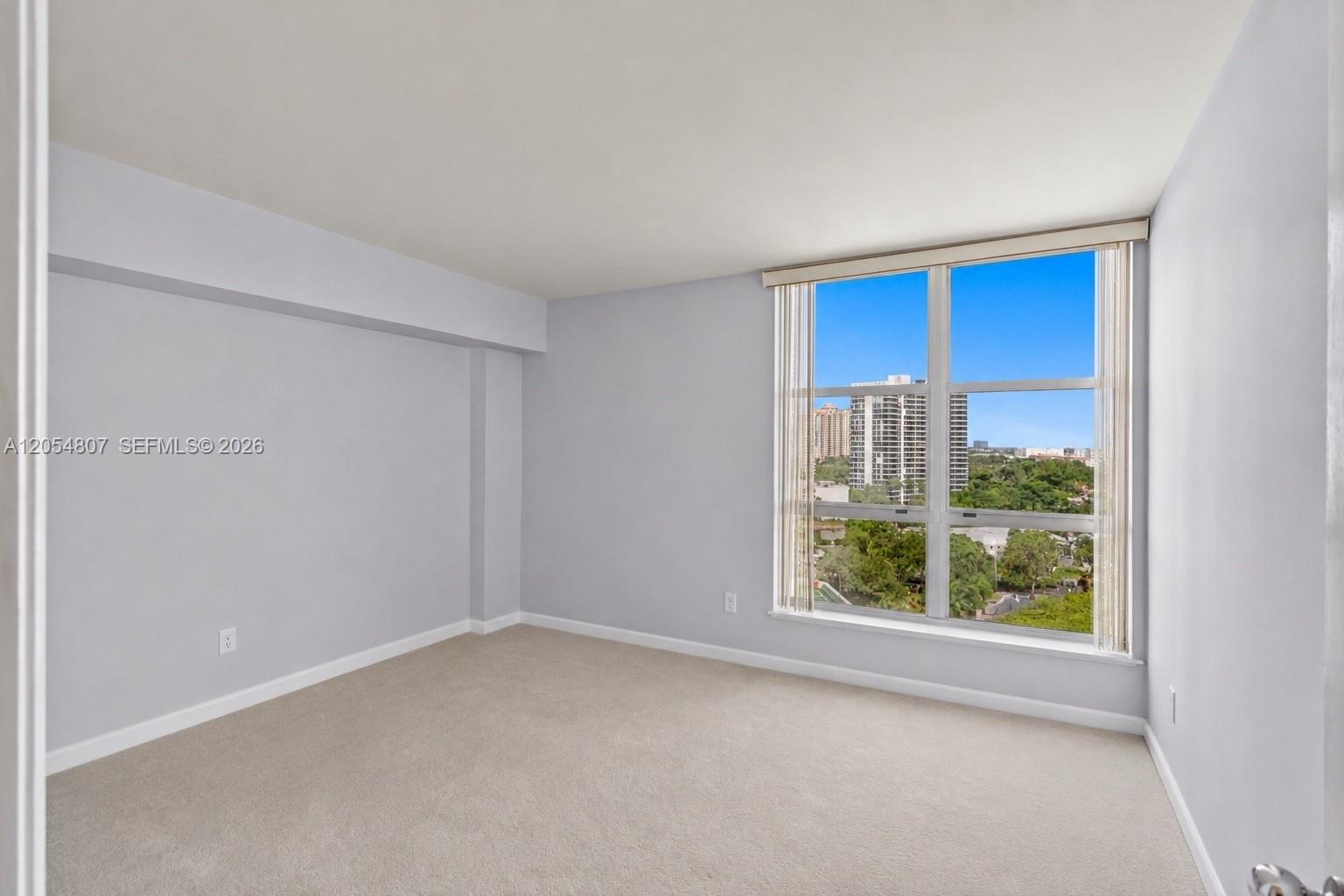 3600 Mystic Pointe Dr # 1207