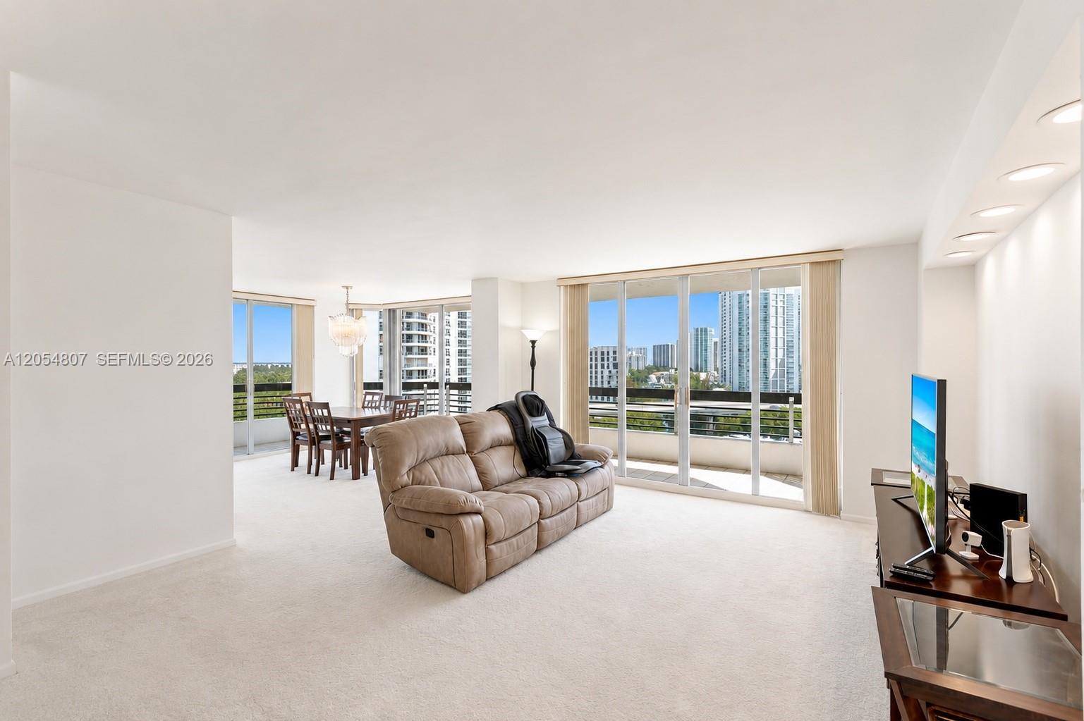 3600 Mystic Pointe Dr # 1207