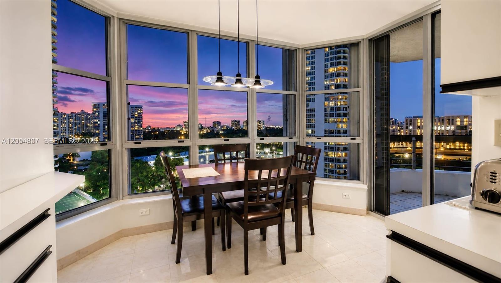 3600 Mystic Pointe Dr # 1207