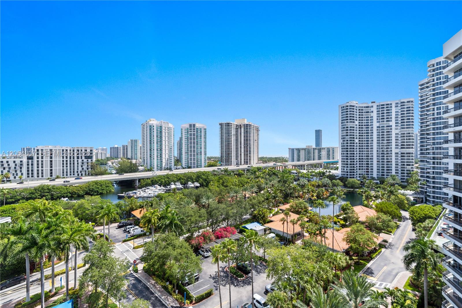 3600 Mystic Pointe Dr # 1207