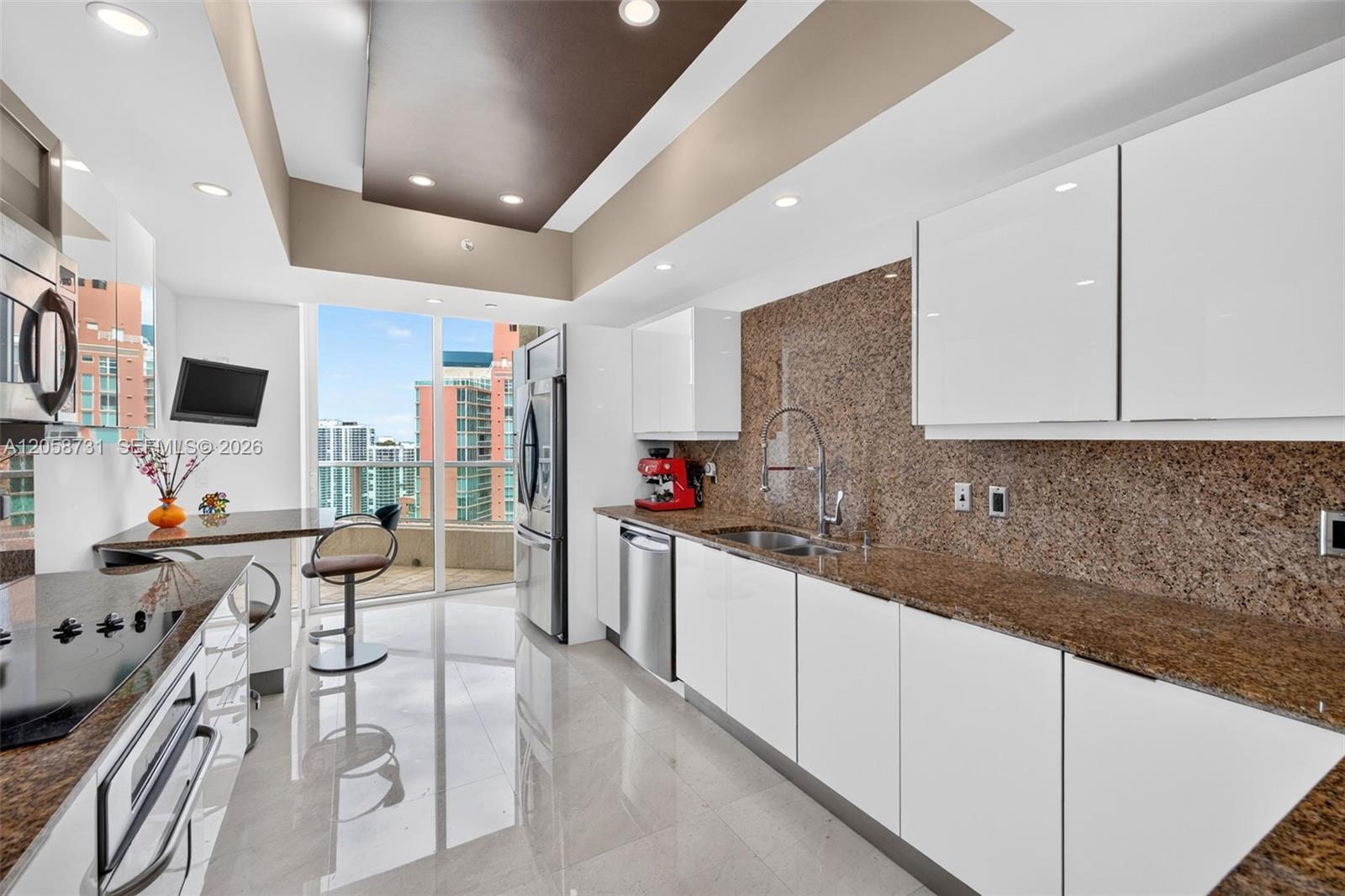 3330 NE 190th St Unit: UPH14
