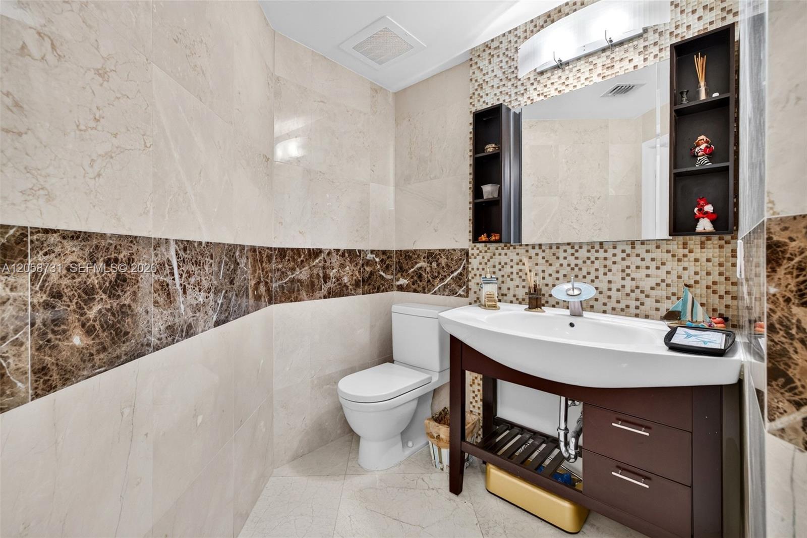 3330 NE 190th St Unit: UPH14