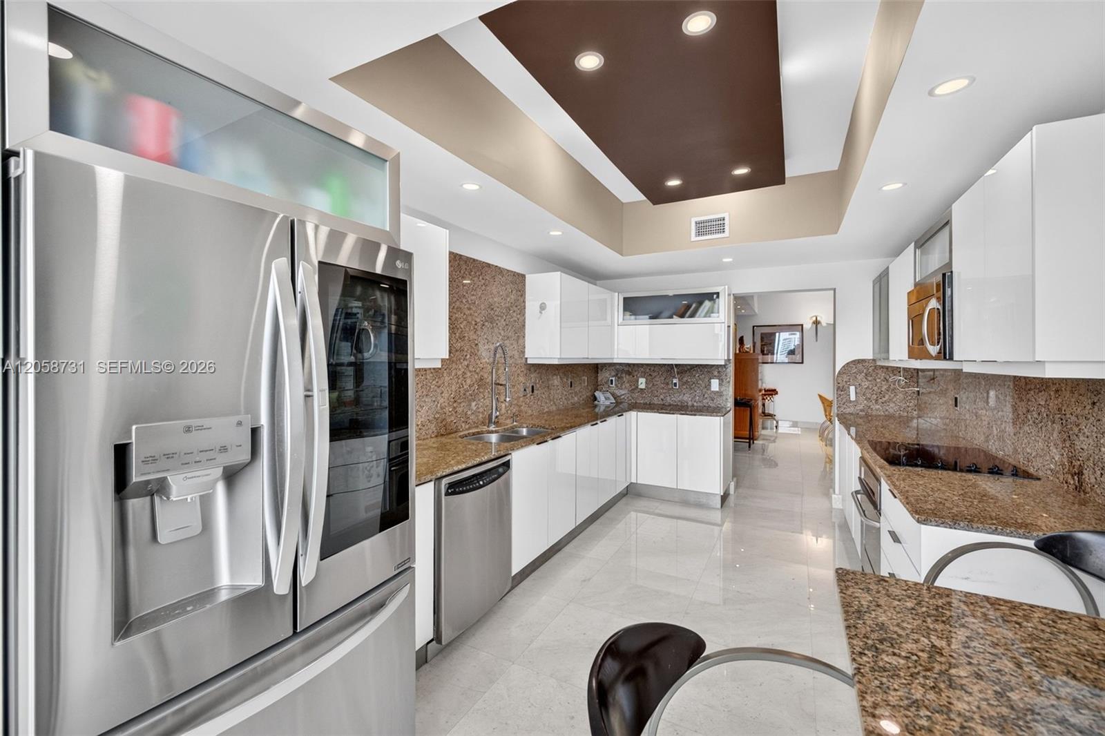 3330 NE 190th St Unit: UPH14