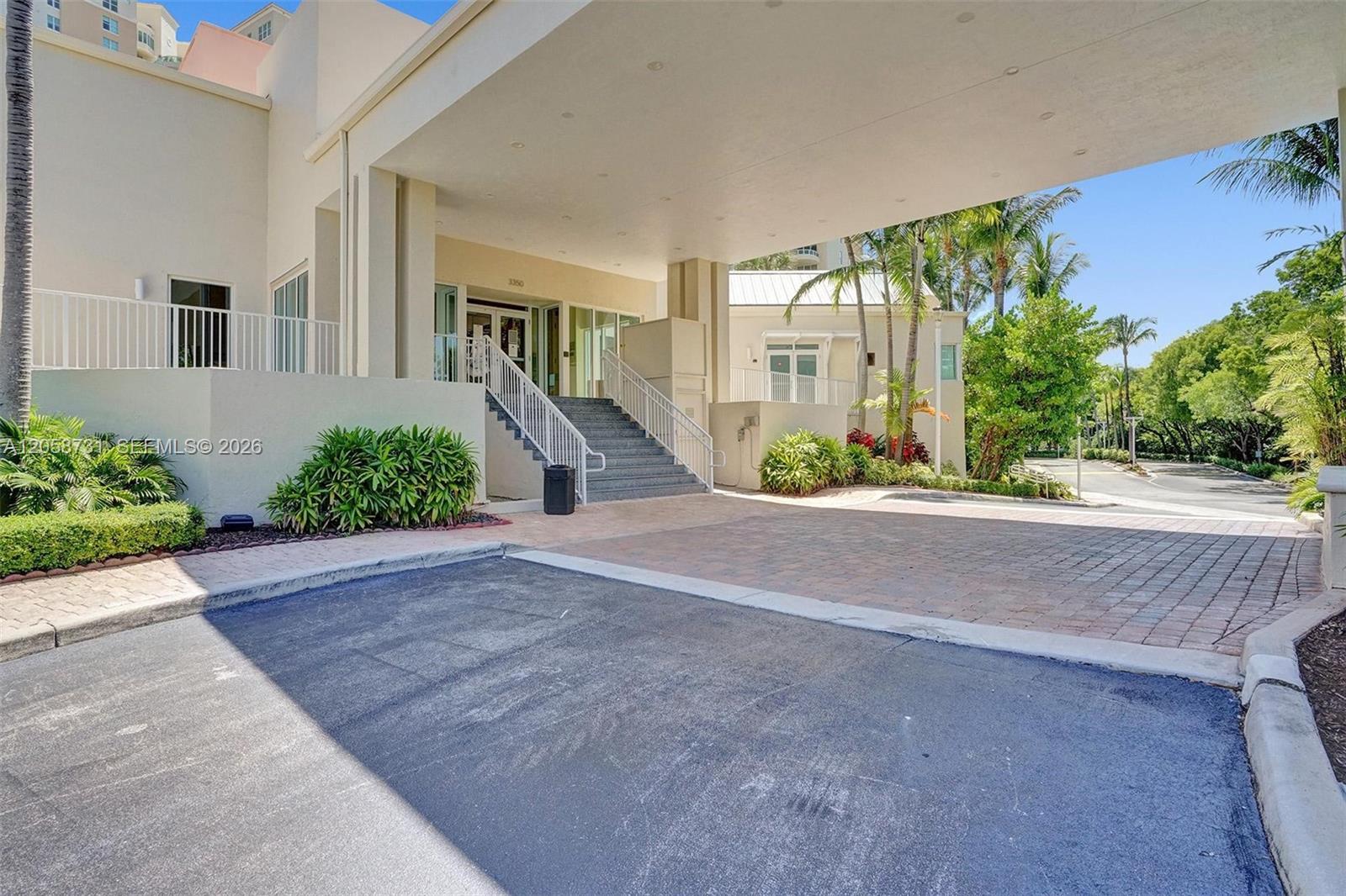 3330 NE 190th St Unit: UPH14