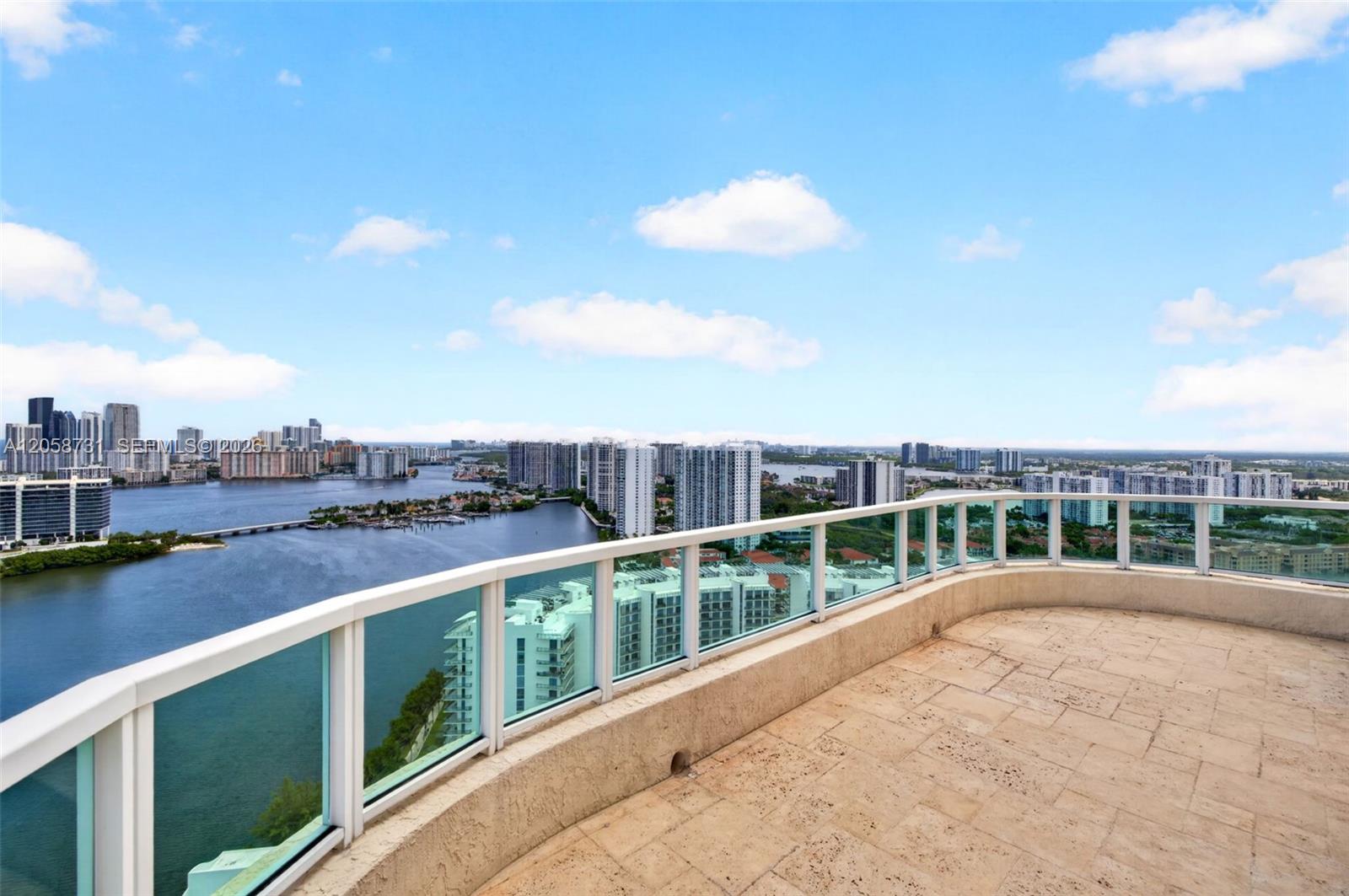 3330 NE 190th St Unit: UPH14